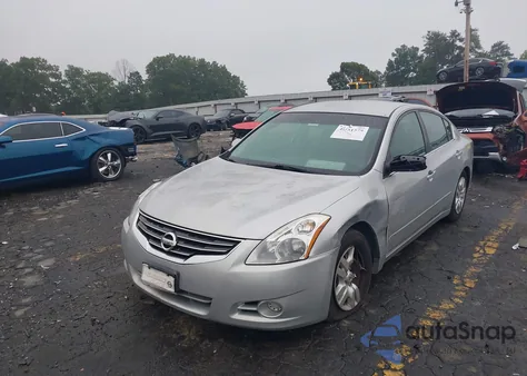 2010 Nissan Altima 2.5 S z USA, uszkodzony, nr VIN 1N4AL2AP9AN458441